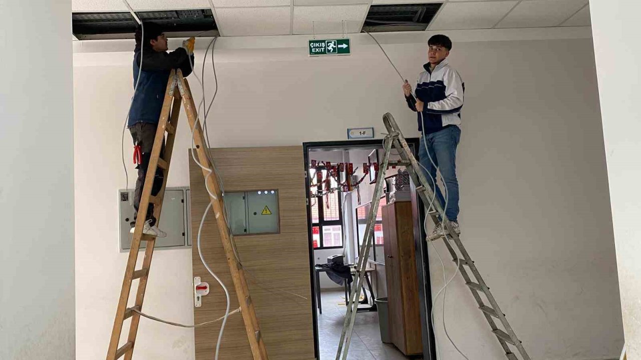 Sarıgöl’ün en büyük okulu klimalarla donatılıyor