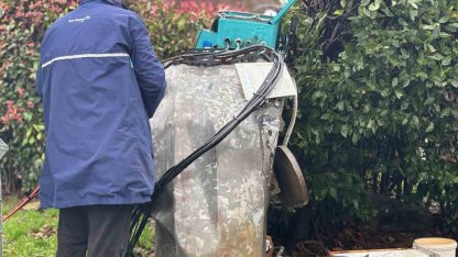 Sarıyer’de fırtına etkili oldu: Baz istasyonu ve ağaç devrildi