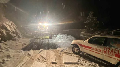 Sason’da karla mücadele sürüyor: Ekipler hastaları kurtarmak için seferber oldu