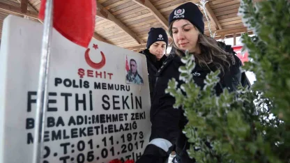 Şehit Fethi Sekin kabri başında anıldı