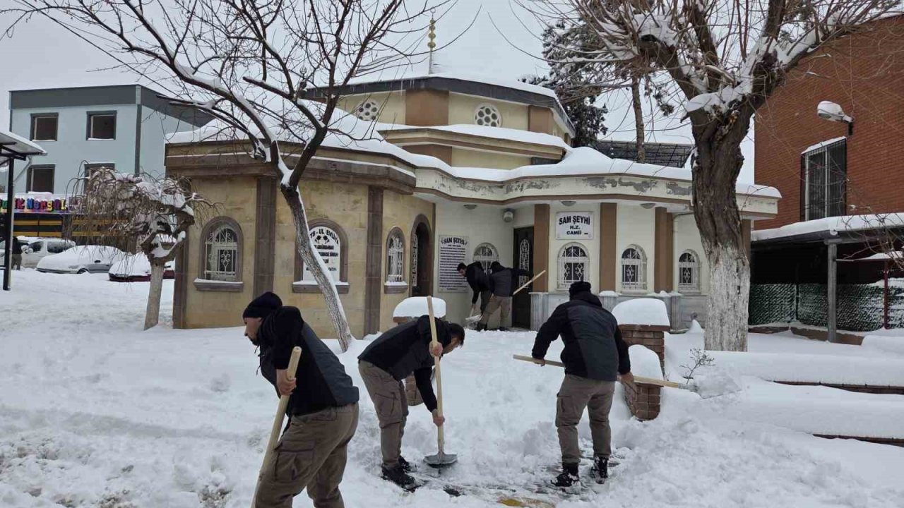 Şehitkamil’de camiler ibadete hazır