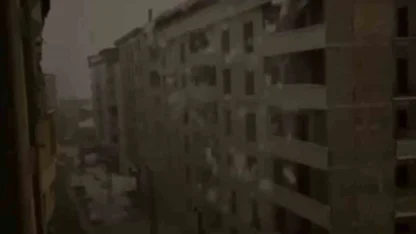 Şemdinli’de tonlarca ağırlıktaki kar kütlesi elektrik direklerini devirdi