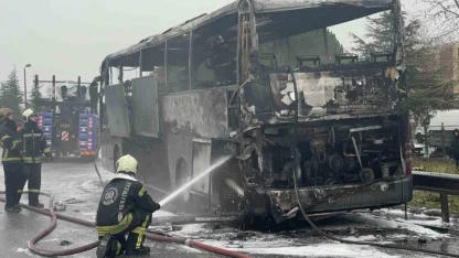 Seyir halindeki yolcu otobüsünde yangın: Facia son anda önlendi