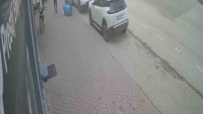 Şiddetli lodos tabelayı kopardı, facia kıl payı atlatıldı