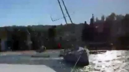 Şiddetli rüzgar yelkenli tekneyi sürükledi