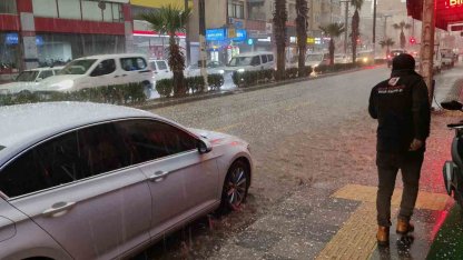 Silifke’de dolu felaketi: Sokaklar beyaza büründü, tarım alanları zarar gördü