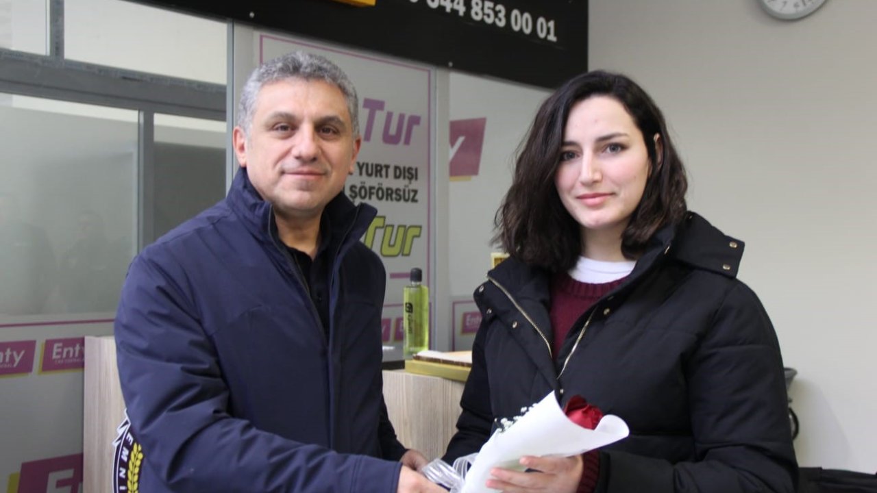 Şırnak’a atanan öğretmenlere havalimanında çiçekli karşılama