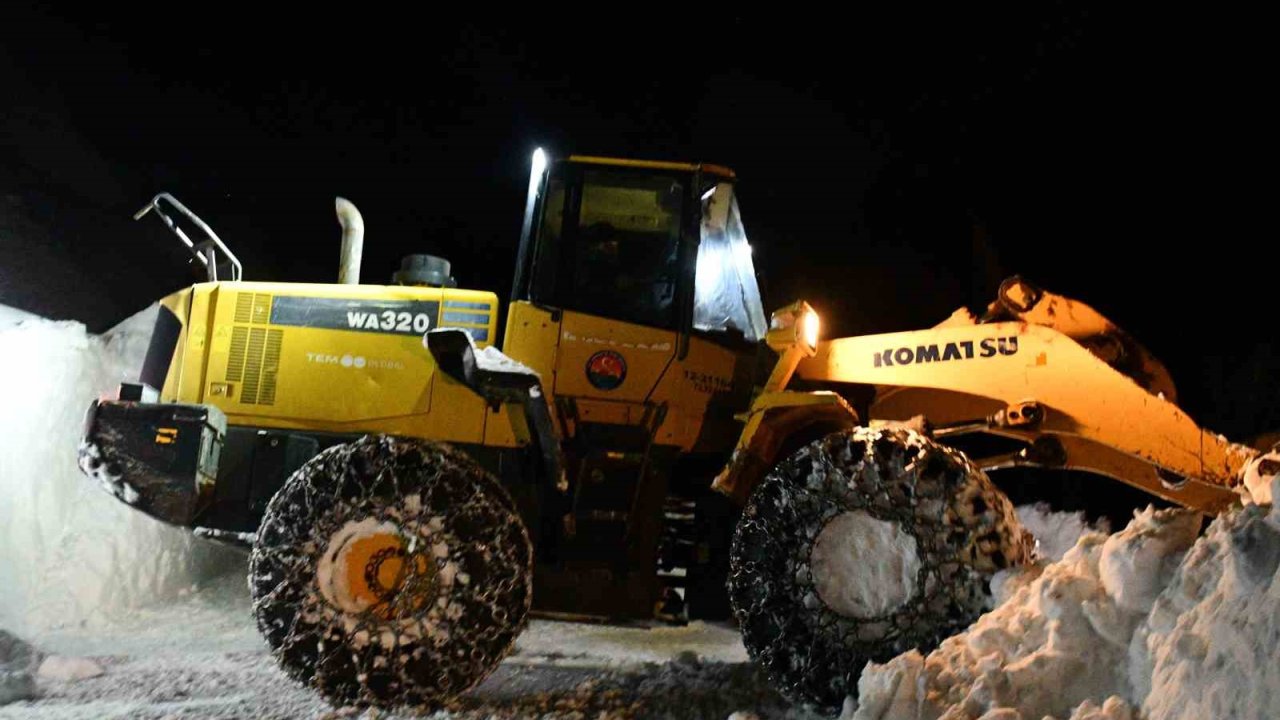 Şırnak’ta kar esareti: Açılan yollar tekrar kapanıyor