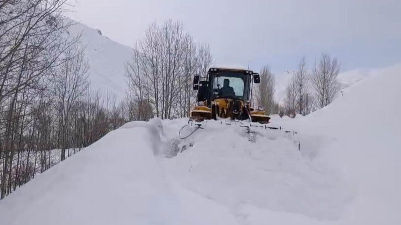 Şırnak’ta karla mücadele çalışmaları sürüyor