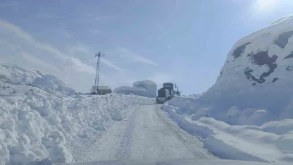 Şırnak’ta karlı yollar tek tek açılıyor