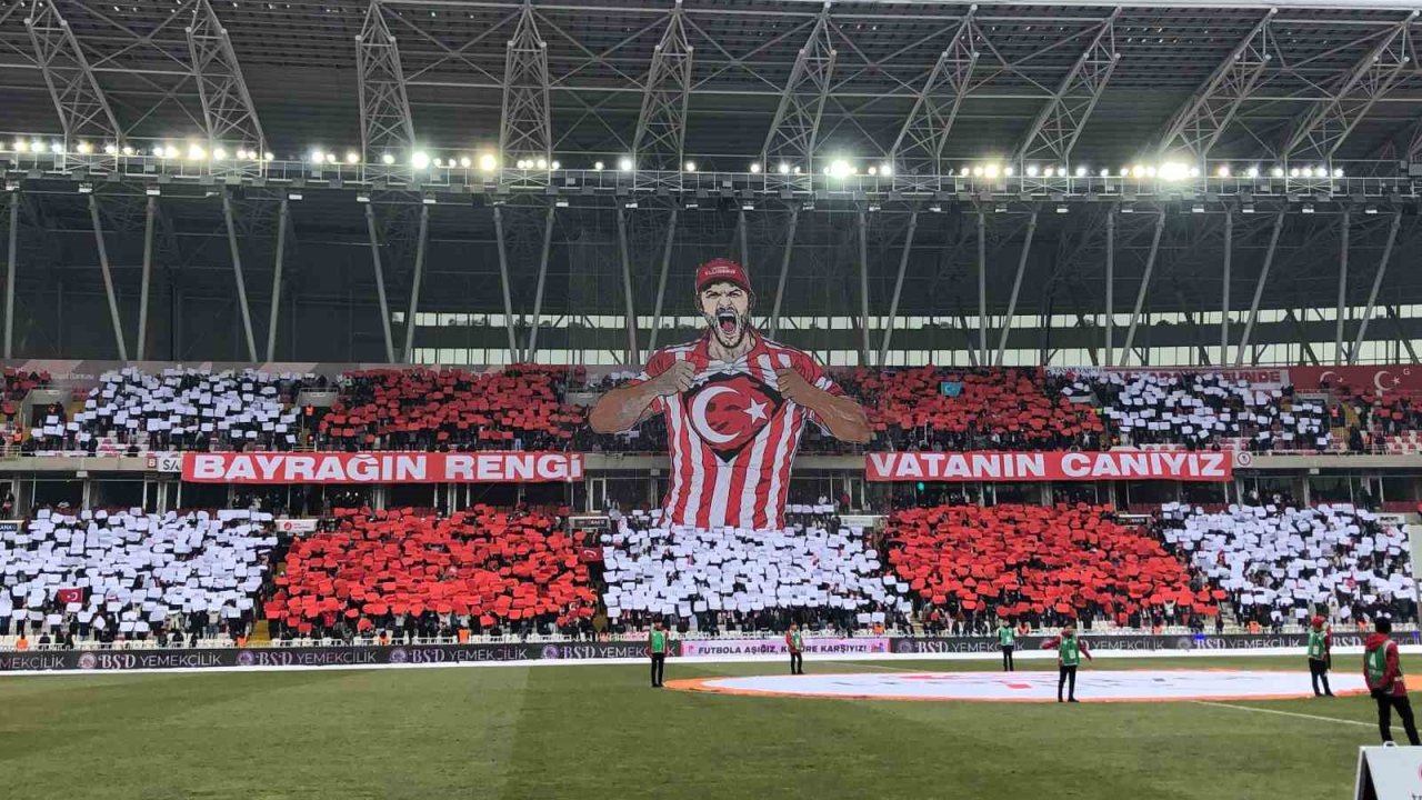 Sivasspor taraftarlarından Türk bayrağı koreografisi
