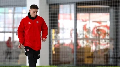 Sivasspor, yoğun kar sebebiyle kapalı sahada çalıştı