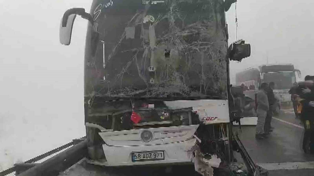 Sivas’ta sis zincirleme kazaya neden oldu: 7 yaralı