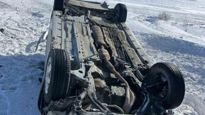 Sivas’ta takla atıp ters dönen otomobildeki 4 kişi yaralandı