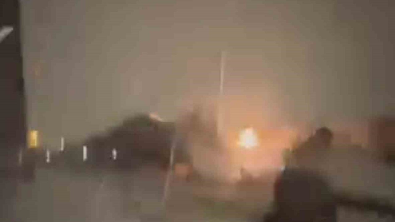 Siverek’te karın ağırlığına dayanamayan sundurmalar çöktü: O anlar kamerada