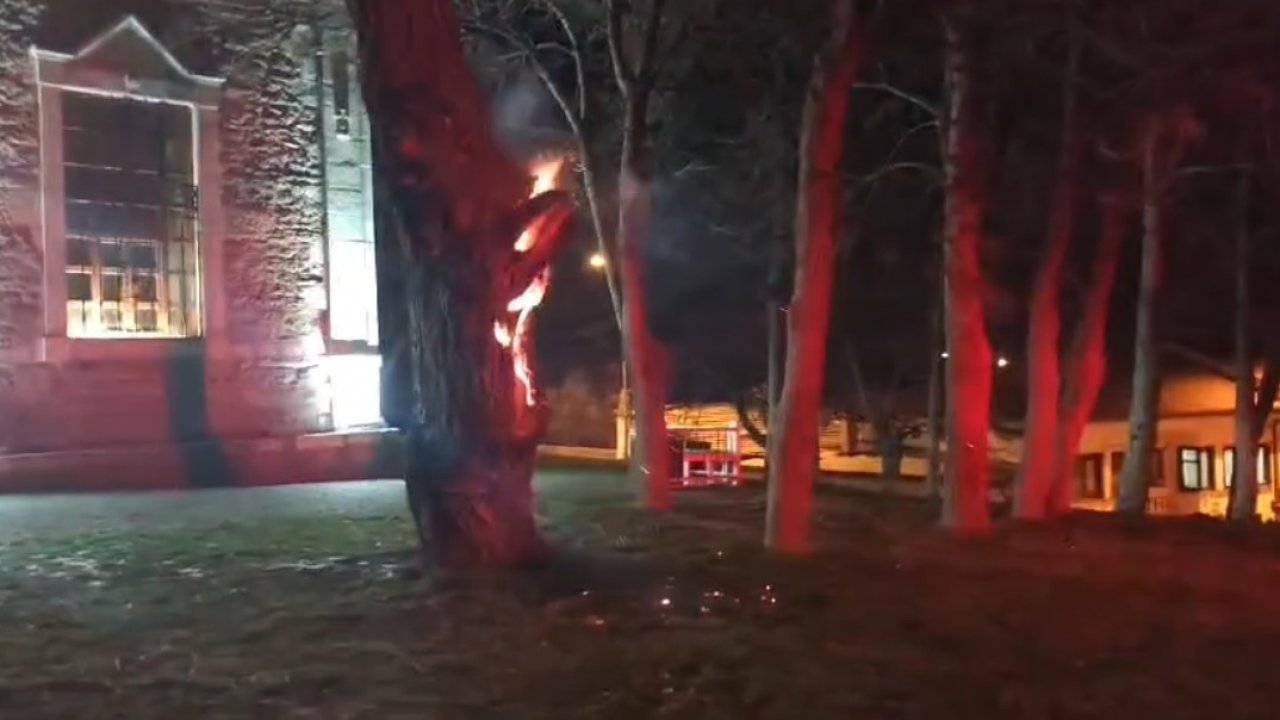 Sivrihisar Tarihi Ermeni Kilisesi önündeki tarihi ağaç ateşe verildi