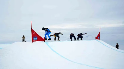 Snowboard’un yıldızları Ergan Dağı’nda buluştu