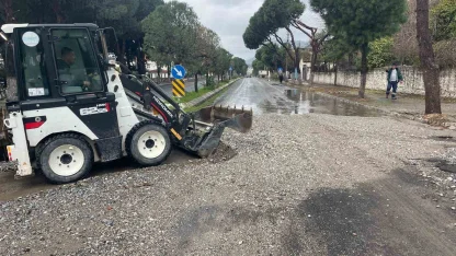 Söke Belediyesi ekipleri sağanak yağış için sahada seferber oldu