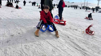 Sömestir tatilinde ailelerin adresi Elmadağ Kayak Merkezi oldu