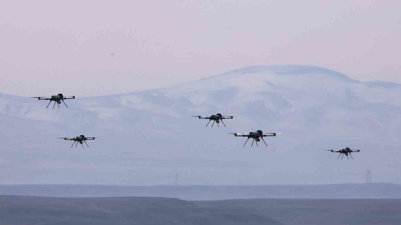 STM’nin sürü İHA’ları, gerçek mühimmatla hedefi vurdu