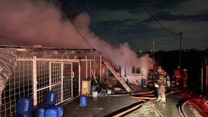 Sultangazi’de iki iş yeri alev alev yandı