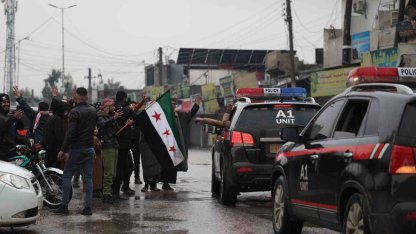 Suriye’de güvenlik güçlerine ait konvoy Tabka’ya girdi