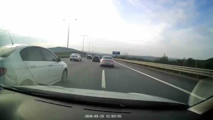 Sürücüyü sıkıştıran trafik magandası kamerada