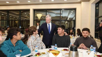 Tahmazoğlu, YKS’de ilk bine giren gençlerle buluştu