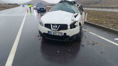 Takla atan otomobilde 3 kişi yaralandı