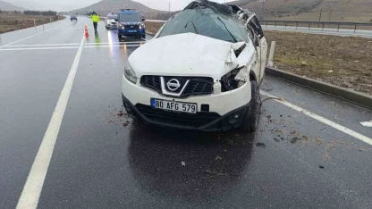 Takla atan otomobilde 3 kişi yaralandı