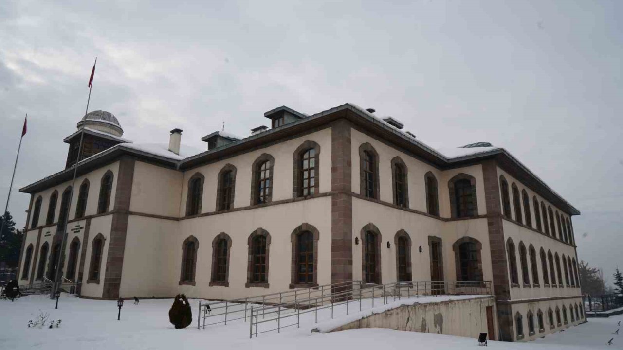 Tarihi Erzurum Kongre Binası için tehlike zilleri çalıyor