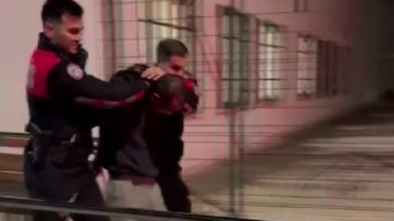 Tartıştığı arkadaşını tabancayla vurdu