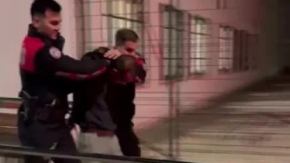 Tartıştığı arkadaşını tabancayla vurdu