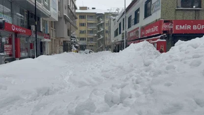 Tatvan’da gök gürültülü kar yağışı