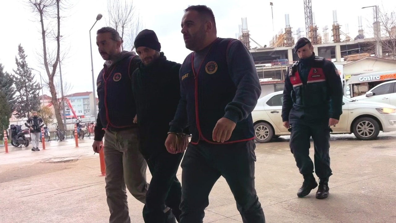 Tekel bayiye tüfekle ateş açıp 2 kişiyi yaralayan cezaevi firarisi yakalandı