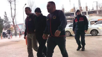 Tekel bayiye tüfekle ateş açıp 2 kişiyi yaralayan cezaevi firarisi yakalandı