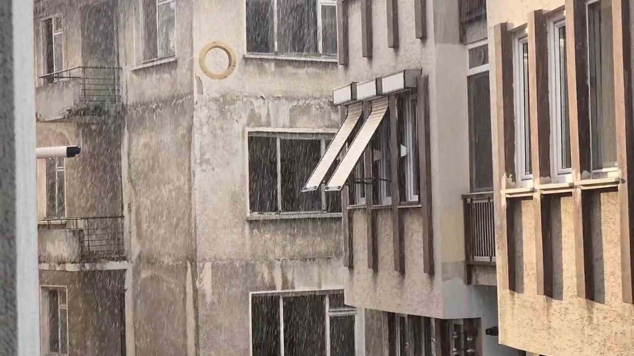 Tekirdağ’da doluyla karışık yağış