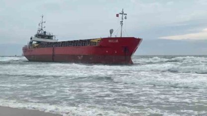 Tekirdağ’da karaya oturan gemi 3 gündür bekleyişini sürdürüyor