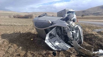 Tırla çarpışan otomobilde 5 kişi yaralandı