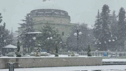 Tokat’ta yeni yılın ilk karı etkili oldu