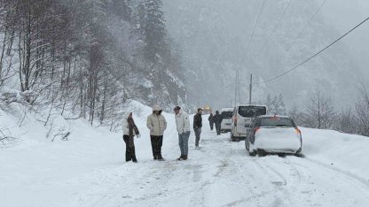 Trabzon-Bayburt karayolu Tilkibeli mevkiinde çığ