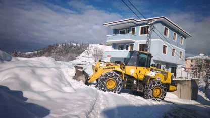 Trabzon’da karla mücadele çalışmaları sürüyor