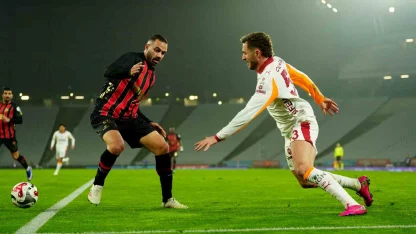 Trendyol Süper Lig: Fatih Karagümrük: 1 - Galatasaray: 1 (İlk yarı)