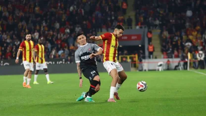 Trendyol Süper Lig: Göztepe: 2 - Fatih Karagümrük: 1 (İlk yarı)
