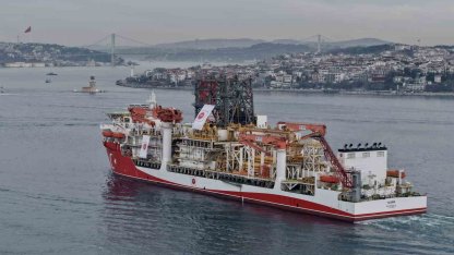 Türk sondaj gemisi Yıldırım İstanbul Boğazı’ndan geçti