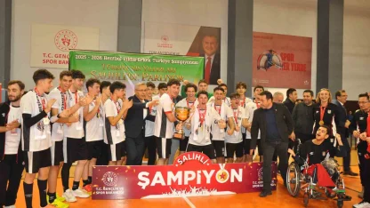 Türkiye’nin Yıldızları Salihli’de parladı: Hentbolda şampiyon Beşiktaş!