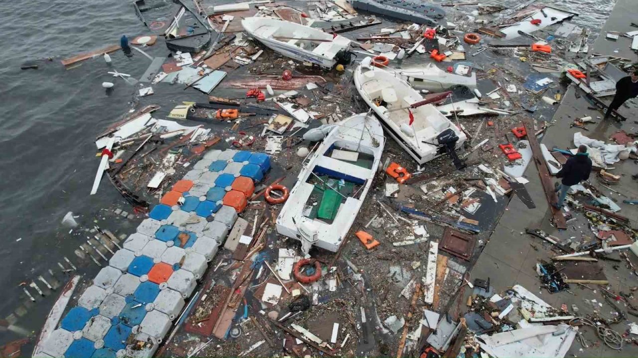 Tuzla’da fırtınanın ardından kalan manzara havadan görüntülendi