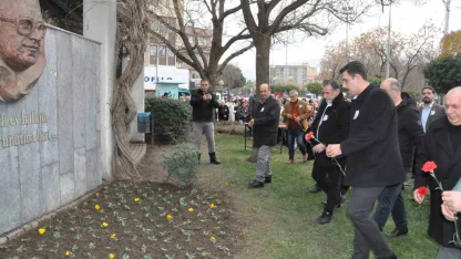 Uğur Mumcu, Salihli’de karanfillerle anıldı