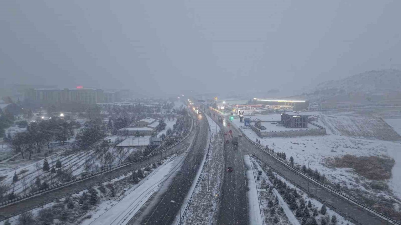 Ulaşımda 43 ilin geçiş güzergahı Kırıkkale’de kar yağışı etkili oldu