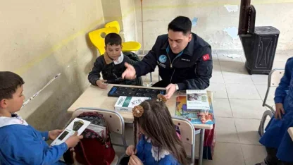 Ülkü Ocakları’ndan Bayındır Kızılkeçili İlkokulu’na eğitim desteği
